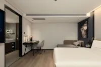 亞朵飯店(蘭州張掖路步行街省政府地鐵站) 蘭州交通大學(鐵道校區)-教學樓附近的飯店