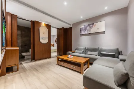 International Exhibition and Convention Tocasi Hotel (Swatow Suning Plaza Mixc City Store) Отели рядом с достопримечательностью «Shantou Polytechnic»