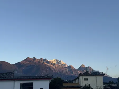 Watch the mountains with you·Designer 180° view of the snow-capped mountains