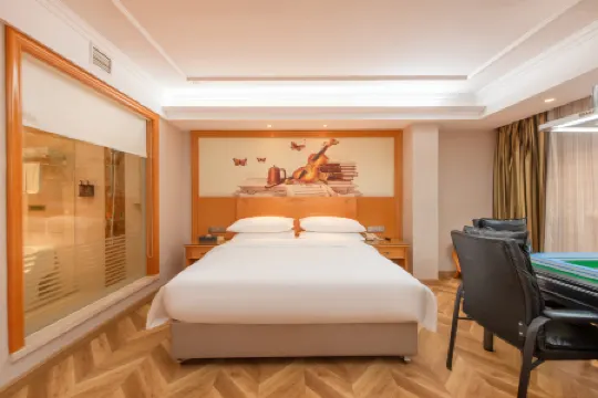 Vienna Hotel (Shunlian Square Jinlong Metro Station)