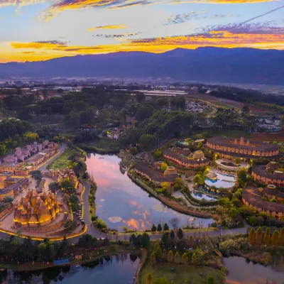 Maitreya Dongfengyun Art Inn Hotels near Mile Railway Station