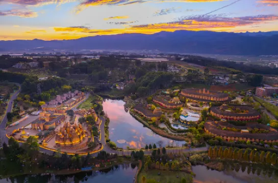 Maitreya Dongfengyun Art Inn