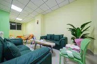 Home Inn & Pods Yun Hotel (Quanzhou Jinjiang International Airport Wudian City Store) - 2 estrellas