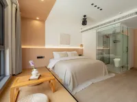 Looking at Wuyuan · Flying Green and Flowing Fragrance · French Style Designer Homestay - جاكوزي