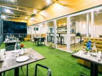 Sparrow Elements Boutique Near Mg Marg Hoteles cerca de Monasterio Enchey