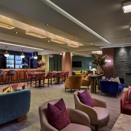 DoubleTree by Hilton London – West End Отели рядом с достопримечательностью «Масонский зал»