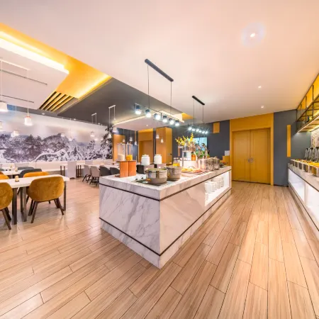 Atour Hotel (Tianshui South High-speed Railway Station Shengda Plaza)