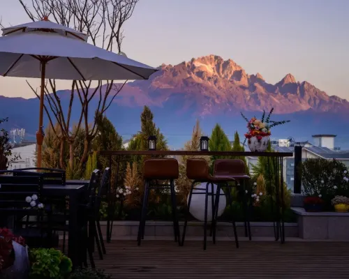Moonlit Pine & Evening Breeze Retreat (Moxi Ancient Town) Hotels in Luding