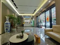 Yangman Hotel - parking