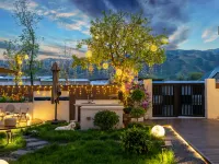 那拉提帥府Meet·星躍山舍別院民宿（那拉提景區遊客中心店） 新源酒店