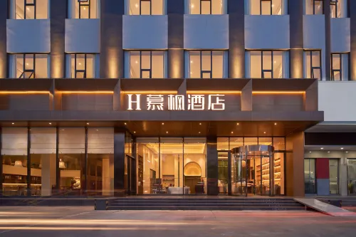 H MｕＦengHotel (Xuchang Liuyi Road Fat Donglai Times Square) - parkir