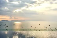 Centric Sea Pattaya Condo by Allen - インフィニティプール
