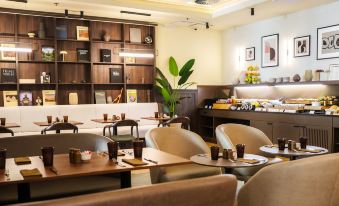 Honest Budapest by Chic & Basic