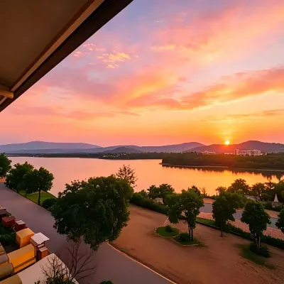 QiqiYunshu· Serendipity·Wind Blowing Sunset Resort (Jianshui Seventeen Holes Bridge Store) Hotels near Tuanshan Residential Quarters