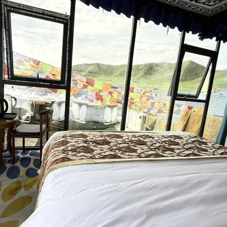 Jixiang Zizai · Luoxia Court | Muse · Calm · Dream Homestay (Zoige)