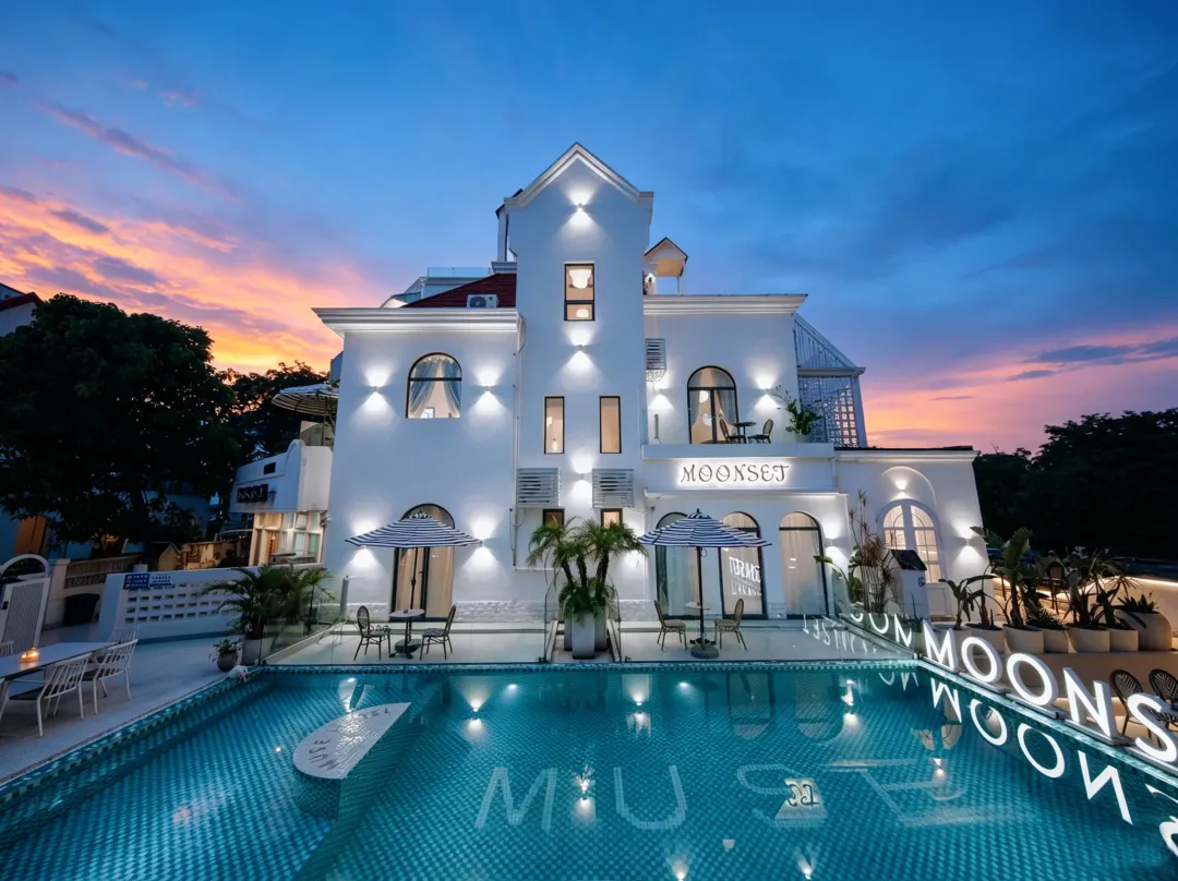 Moonset Twilight Hotel - Beihai