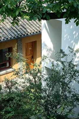 Liuba Front and Back Courtyard Themed Homestay (Old Street)
