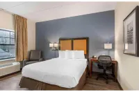 Motel 6 Suites Chicago Lisle IL - Parking