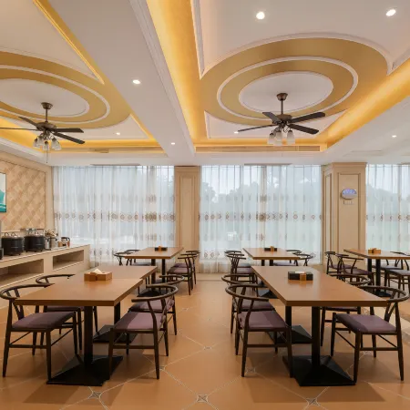 Vienna Hotel (Ledong Gongyuan)