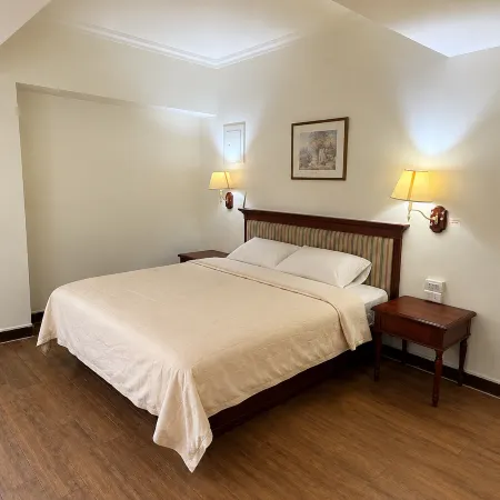 Pop Holiday Suite