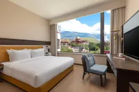 Holiday Inn Express Ganzi by IHG - Parkplatz