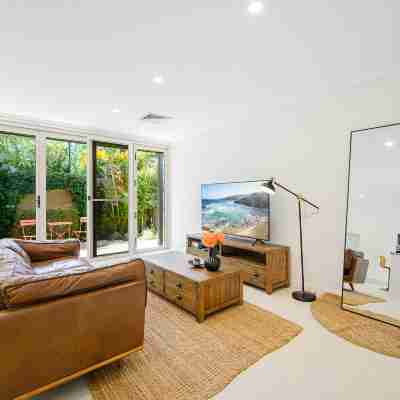 Charming Detached in North Sydney /3BR 3BA /Parking/Metro Rooms