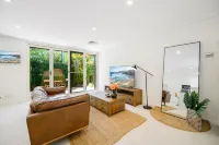 Charming Detached in North Sydney /3BR 3BA /Parking/Metro - parking