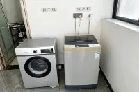 本色電競飯店（站前東路店） - 停車場