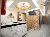 RMA Joliday Inn Hotels near Old Lighthouse