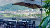 Feida Riverside Hotel (Riverside Night Market) - parcheggio