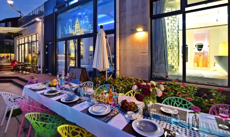 ONE HALF Отели рядом с достопримечательностью «Caibang Village»