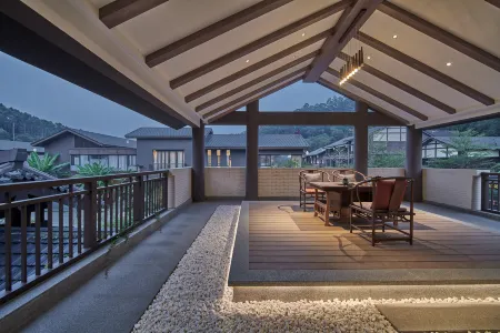 Xinxing Zenyu Town North and South Ju Siheyuan Отели рядом с достопримечательностью «Temple Street»