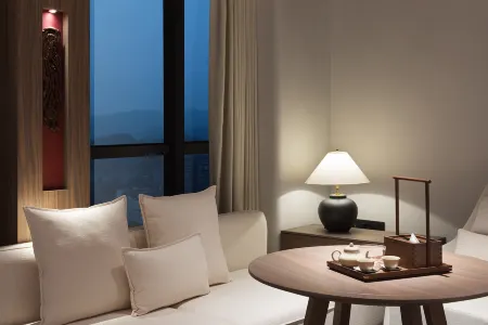 Dongjie Hotel (Chengdu University Games Sports Center Wanda Plaza) Отели рядом с достопримечательностью «CPC Chengdu Longquanyi District Committee Party School»