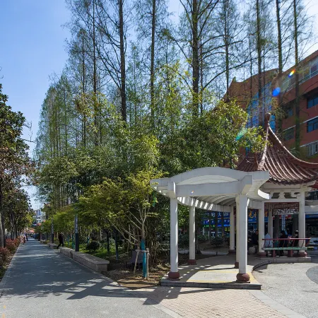 Ya Duo ATOUP 360° Cloud City View AI Smart Hotel (Shiyan Wuyan Pedestrian Street Branch)