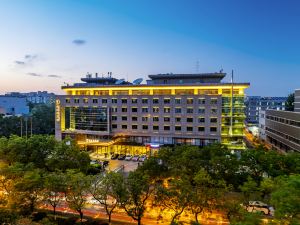 Beijing Oriental Mao Hotel (Gujie Beixinqiao Subway Station)