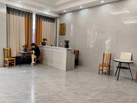 Chibi Xinjin Hotel Отели рядом с достопримечательностью «Red Cliff Ancient Battlefield of The Three Kingdoms»