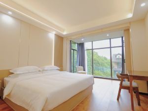 Shennongjia Linqi Shanshu Hotel