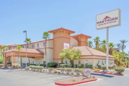 Hawthorn Suites by Wyndham Las Vegas/Henderson Отели рядом с достопримечательностью «Аризона Хот Спрингс»