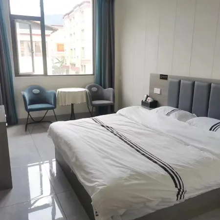 Zhayu Yiju Business Hotel