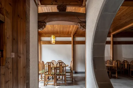 Xinzhu Hostel Отели рядом с достопримечательностью «Lotus Peak»