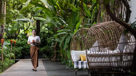 Lynnaya Urban River Resort Отели рядом с достопримечательностью «Siem Reap Driver»