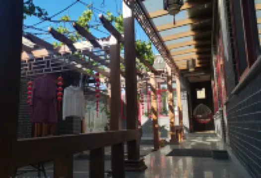 Manchu Homestay Hotels near Fenghuangling