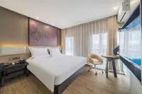 IU Hotel Chengdu Xipu Metro Station Hotel in zona Southwest Jiaotong University Xipu Campus Gymnasium