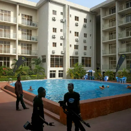 Franphinas Suites & Hotels Отели в г. Калабар