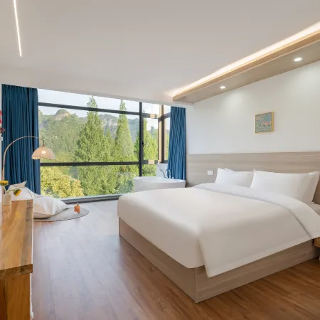 Xinchang Huaqianyueshang Homestay (Nineteen Peaks)