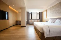 Four Seasons Hotel (Wuchuan Airport) - Mountain view