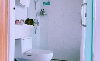 Kee Royal Hotel (Dengzhou Hua Chau Academy Store)