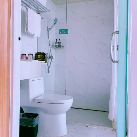 Kee Royal Hotel (Dengzhou Hua Chau Academy Store)