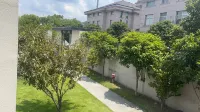 Yinyao Qinglu Hengdian Xingshu Hostel Отели рядом с достопримечательностью «Пейзажный район Минцзян Цин»