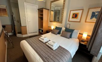 Tudor Court Hotel